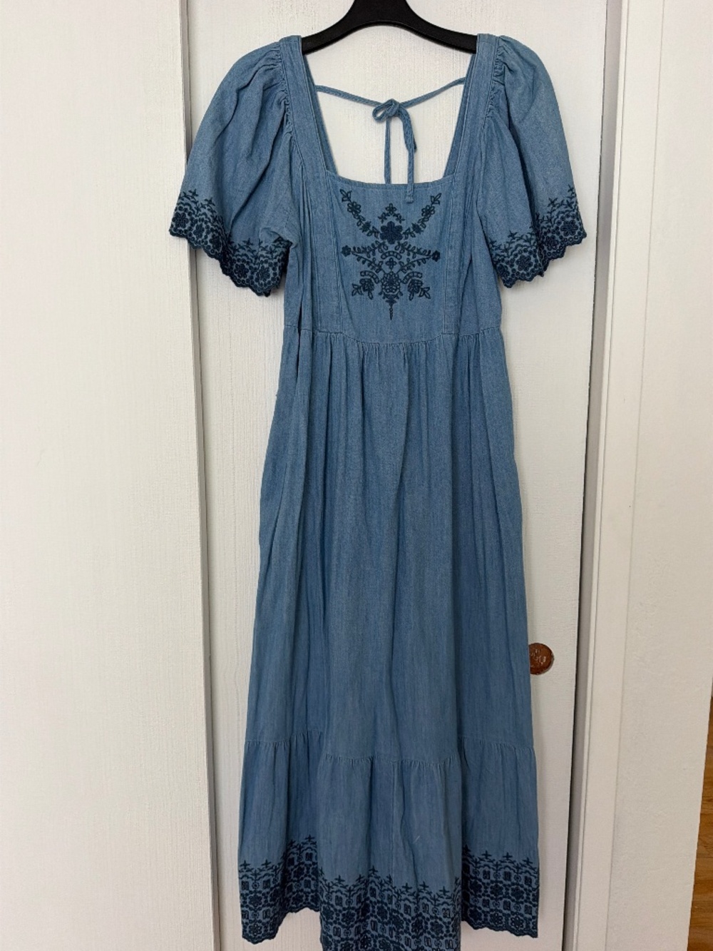 Old Navy Embroidered Chambray Maxi Dress – Size Medium Tall